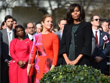 US First Lady Michelle Obama and Sophie Gregoire-Trudeau, wife of the Canadian Prime Minister, attend a State Arrival ceremony on the South Lawn of the White House in Washington, DC, March 10, 2016. /