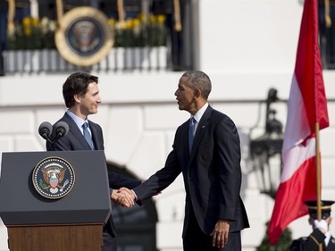 US President Barack Obama shakes hands with Canadian Prime Minister Justin Trudeau during a State Arrival ceremony on the South Lawn of the White House in Washington, DC, March 10, 2016. /
