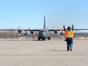 The Royal Canadian Air Force's final CC-130 E Hercules Legacy aircraft was retired and donated to the Canada Aviation and Space Museum to become part of its permanent collection, Tuesday, April 5, 2016 in Ottawa. The aircraft made its final flight from 8 Wing Trenton to the museum where it was handed over in a ceremony with RCAF Commander, Lieutenant-General Michael Hood.Le dernier avion CC-130 E Hercules de l'ancienne flotte de l'Aviation royale canadienne se retire et est donné au musée de l'aviation et de l'espace du Canada, il s'ajoutera à sa collection permanente le mardi 5 avril 2016 à Ottawa.  L'avion a effectué son dernier vol de la 8e escadre de Trenton en direction du musée d'où il sera remis au cours d'une cérémonie avec le commandant de l'ARC, le lieutenant-général Michael Hood.