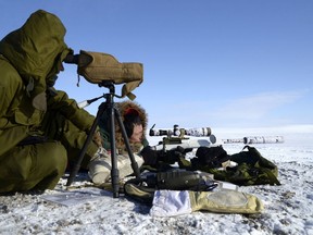 Master Corporal Randy Woodward (left) from 2nd Battalion, The Royal Canadian Regiment spots for Corporal Qaraq Ookookoo (right), a Canadian Ranger from Pond Inlet, while he fires the 338 Timber Wolf sniper gun at the range on Little Cornwallis Island, Nunavut during Operation NUNALIVUT, April 10, 2016.

Photo: PO2 Belinda Groves, Task Force Image Technician
YK-2016-021-010
~
Le caporal chef Randy Woodward (à gauche), membre du 2e Bataillon du Royal Canadian Regiment, agit comme observateur pour le caporal Qaraq Ookookoo (à droite), membre des Rangers canadiens d’inlet Pond, qui fait feu au moyen d’un fusil de tireur d’élite 338 Timberwolf, sur le champ de tir à la Petite île Cornwallis, au Nunavut, au cours de l’opération NUNALIVUT, le 10 avril 2016.  

Photo : M2 Belinda Groves, Technicienne en imagerie de la force opérationnelle 
YK-2016-021-010