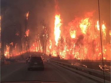Fort McMurray Fire, May 3.  Twitter al @andyhurleys