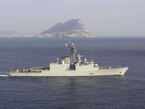 English/Anglais
ISD01-9640a
October 31, 2001
At sea
HMCS Iroquois passes the Rock of Gibraltar on the way to the Arabian Sea for Operation APOLLO, Canada's military contribution to the international campaign against terrorism.
Photo by MCpl Brian Walsh, DGPA/J5PA Combat Camera

Français/French
ISD01-9640a
Le 31 octobre 2001 
En mer
Le NCSM Iroquois passe le rocher de Gibraltar en route vers la mer d'Arabie, dans le cadre de l'opération Apollo, la participation militaire canadienne à la campagne internationale contre le terrorisme.
Photo par le cplc Brian Walsh, DGAP/Caméra de combat J5 AP