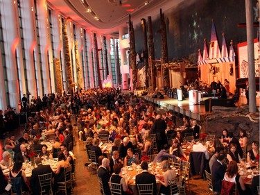 More than 400 guests gathered in the Grand Hall of the Canadian Museum of History on Friday, May 13, 2016, for the 50th Anniversary Orthopaedics Gala.