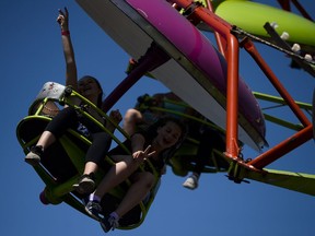 Capital celebrates 'summer' with tulips, midway and endless sunshine ...