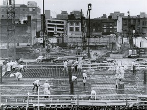 Rideau Centre construction on September 14, 1981. Lynne Ball/Ottawa Citizen
81-5172