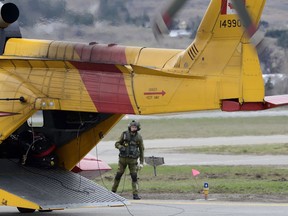 MCpl Rainer Roedger a flight engineer with 442 Transport and Rescue Squadron conducts pre-flight checks on a CH-149 Cormorant helicopter in this file photo from 2013. Photo: Cpl Sylvie Kervin, 19 Wing Imaging.