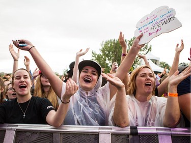 Fans enjoying Coleman Hell performing on the Monster stage during a rain storm.