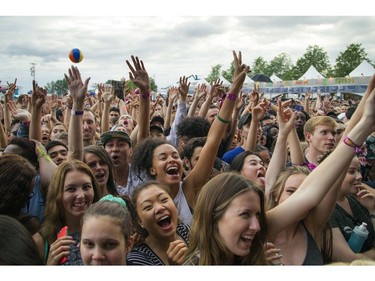 Nelly fans get pumped up at the Claridge Homes Stage.
