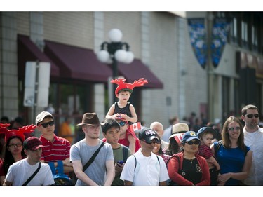 People came out to watch buskers during Canada Day celebrations downtown Ottawa Friday July 1, 2016.