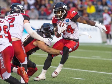 The Stampeders' Roy Finch avoids a tackle from John Boyett in the second quarter.