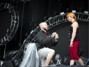 Vincent Cloutier got engaged to Dominique Samson on the City Stage.