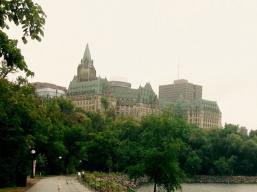 Lovers' Walk – view along Ottawa River Pathway