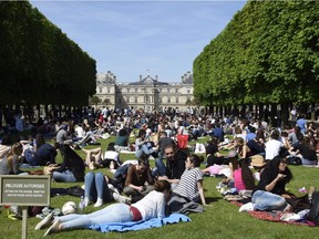 People enjoy the sunny and warm weather at the Luxembourg Garden in Paris on May 5, 2016.  / AFP / DOMINIQUE FAGET        (Photo credit should read DOMINIQUE FAGET/AFP/Getty Images) ORG XMIT: 067