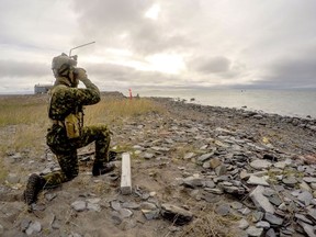 A Pathfinder from Royal 22e Régiment, Valcartier Quebec, provides over watch as the Royal 22e Régiment arrive at the beach landing site outside of Rankin Inlet, Nunavut on August 26, 2016 during Operation NANOOK.

Photo: Petty Officer Second Class Belinda Groves, Task Force Image Technician
YK-2016-073-011