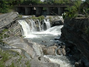 Large or small, booming or gentle, there’s something about the sound, the sight and the power of waterfalls that captures our imagination. Here are 5 Ottawa-area waterfalls that you can drive to, hike to, bike to, picnic beside and marvel at.