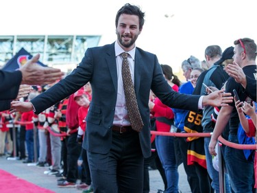 Derick Brassard is greeted by the fans on the red carpet as the Ottawa Senators get set to take on the Toronto Maple Leafs in NHL action at the Canadian Tire Centre. Wayne Cuddington/ Postmedia