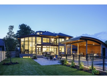 Christopher Simmonds Architect and RND Construction won the 2016 Housing Design Awards in the category of green custom home of the year, single, for this Revelstoke Drive home.