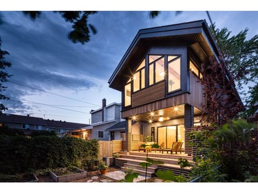 RND Construction and Ha² Architectural Design won the 2016 Housing Design Awards in the category of green renovation for this Hintonburg home.