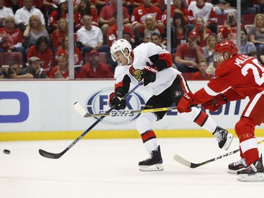Ottawa Senators center Kyle Turris (7) shoots as Detroit Red Wings left wing Drew Miller (20) defends in the first period.