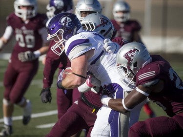 A Western Mustangs gets wrapped up by a Gee-Gee.