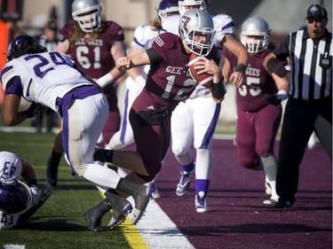 QB Derek Wendel runs into the end zone, scoring a Gee-Gees touchdown.