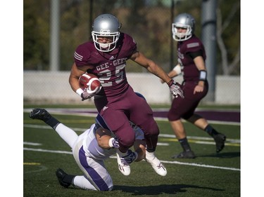 uOttawa's Bryce Vieira tries to get away from the Mustangs' Philippe Dion.
