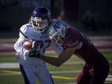 The Mustangs' Mackenzie Ferguson tries to break away from a Gee-Gees player.