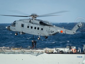 Crewmembers onboard Her Majesty’s Canadian Ship (HMCS) MONTREAL conduct vertical replenishment training with the CH-148 Cyclone helicopter during Exercise SPARTAN WARRIOR 16 in the Atlantic Ocean on October 31, 2016.  Photo: MCpl Jennifer Kusche, Canadian Forces Combat Camera  IS15-2016-0003-042