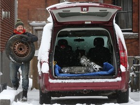 David Parsons puts a snow tire in his van in Ottawa Monday Nov 21, 2016. Snow fell overnight and caught some people of Ottawa off guard.