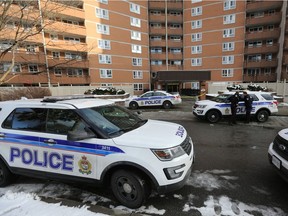 Ottawa Police investigate a stabbing at 2020 Jasmine Cres. in Ottawa Wednesday Dec 7, 2016.   Tony Caldwell
