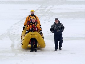 A man was walking on the Ottawa River and was met with the Ottawa Fire and Rescue team in Ottawa, January 12, 2017. Photo by Jean Levac  ORG XMIT: 125744