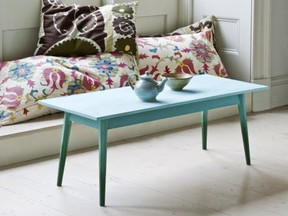 Create this stunning ombré coffee table during your next weekend using Chalk Paint® by Annie Sloan.