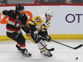 Ottawa Senators Chris Kelly tries to tie up Pittsburgh Penguins Sidney Crosby during first period at the Canadian tire Centre in Ottawa Thursday Jan 12, 2017.   Tony Caldwell