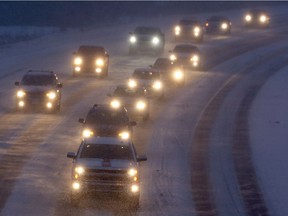 Traffic on Highway 417 during a snow storm in Ottawa Tuesday Jan 10, 2017.  Tony Caldwell