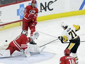 Pittsburgh Penguins&#039; Evgeni Malkin (71), of Russia, scores against Carolina Hurricanes goalie Cam Ward as Hurricanes&#039; Ron Hainsey (65) watches at rear during the third period of an NHL hockey game in Raleigh, N.C., Tuesday, Feb. 21, 2017. Pittsburgh won 3-1. (AP Photo/Gerry Broome)