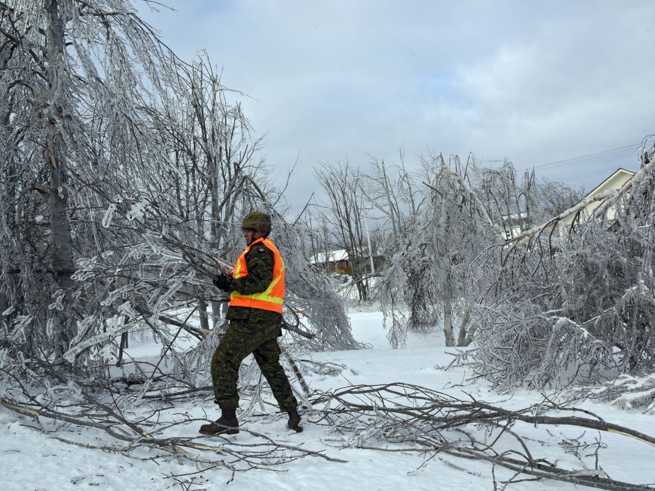 Canadian Forces Begins To Scale Back New Brunswick Ice Storm Assistance