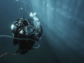 August 2010 Resolute Bay, Nunavut Master Seaman (MS) Heidi Straarup a Port Inspection Diver (PID) from Her Majesty’s Canadian Ship (HMCS) York the reserve unit from Toronto on a familiarization dive in Resolute Bay while on Operation Nanook.