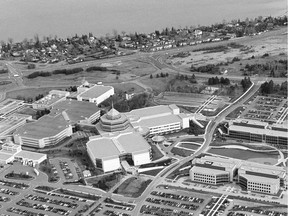 Nortel Networks' Carling campus, recently expanded with new buildings on the right, forms the nucleus of the company's R&D activities.
Canadian Aerial Photo Corp.
