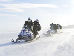 Soldiers from 4th Canadian Division's Arctic Response Company Group leave on patrol around Cornwallis Island, Nunavut during NOREX 2015 on March 22, 2015.

Photo: MCpl Dan Pop, 4 Cdn Div Public Affairs 
LX2015-017-171
~
Des soldats du Groupe-compagnie d’intervention dans l’Arctique de la 4e Division du Canada partent en patrouille autour de l'île Cornwallis au Nunavut durant NOREX 2015, le dimanche 22 mars 2015.

Photo: Caporal-chef Dan Pop, Affaires publiques de la 4e Division du Canada 
LX2015-017-171