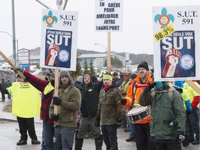 Gatineau bus drivers and maintenance workers on a rotating strike against the Société de transport de l'Outaouais (STO). March 21,2017.