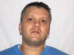 A Canada-wide warrant has been issued for Christopher Raymond, a parole violator know to frequent the Ottawa, Gatineau and Cornwall areas.