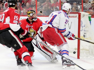 Craig Anderson looks back at the Rangers' third goal in the second period.