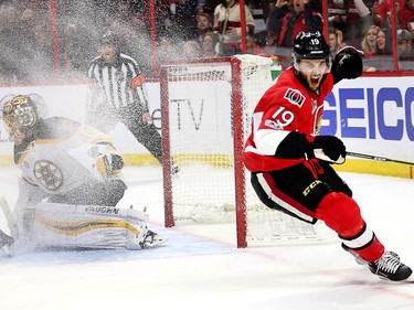 Derick Brassard reacts to missing a chance on Tuukka Rask in the first period.