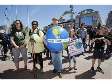 Ottawa residents concerned about climate, jobs and justice take part in a march to the United States embassy in Ottawa on Saturday, April 29, 2017.   (Patrick Doyle)  ORG XMIT: 0430 climate 04