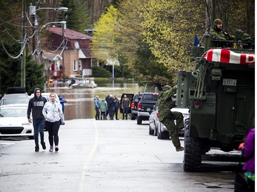 The Canadian Forces were called into Gatineau to help with the flooding in Gatineau Sunday May 7, 2017. CF members prepare along Rue Campeau before heading into a flooded area.