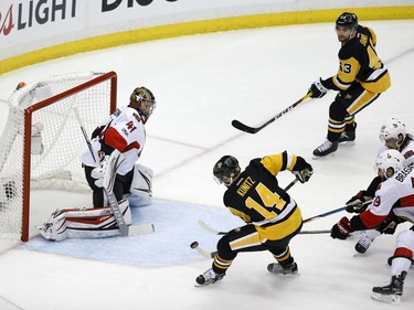 Pittsburgh Penguins left wing Chris Kunitz (14) scores a goal against Ottawa Senators goalie Craig Anderson (41) during the second period of Game 7 of the Eastern Conference final in the NHL Stanley Cup hockey playoffs in Pittsburgh, Thursday, May 25, 2017.