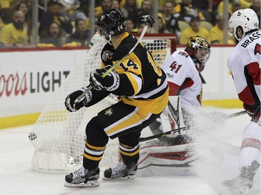 Pittsburgh Penguins left wing Chris Kunitz (14) watches the puck as he scores a goal against Ottawa Senators goalie Craig Anderson (41) during the first period of Game 7 in the NHL hockey Stanley Cup Eastern Conference finals, Thursday, May 25, 2017, in Pittsburgh.