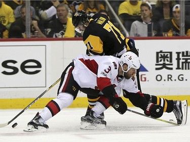 Pittsburgh Penguins center Evgeni Malkin (71) battles for the puck against Ottawa Senators defenseman Marc Methot (3) during the second period of Game 7 in the NHL hockey Stanley Cup Eastern Conference finals, Thursday, May 25, 2017, in Pittsburgh.