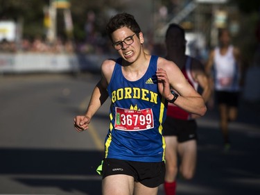 John Finn pushes hard to finish the 10K.