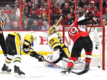 OTTAWA, ON - MAY 17:  Derick Brassard #19 of the Ottawa Senators scores a goal against Marc-Andre Fleury #29 of the Pittsburgh Penguins during the first period in Game Three of the Eastern Conference Final during the 2017 NHL Stanley Cup Playoffs at Canadian Tire Centre on May 17, 2017 in Ottawa, Canada.